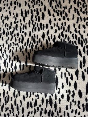 Women's Black Platform Mini Ugg Boots